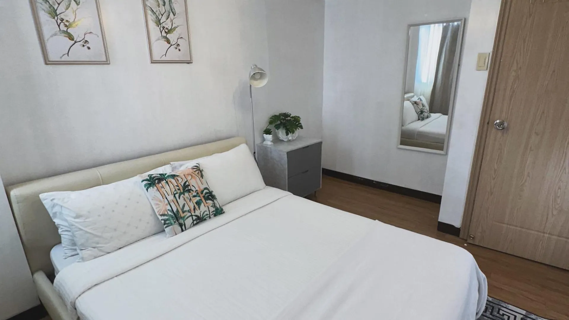 Lancris Residences 2 Bedroom Entire Apartment Near Airport With Pool Paranaque City